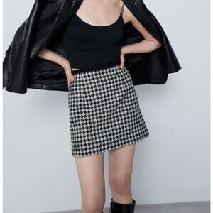 Zara NWT Houndstooth Tweed Mini Skirt Size Small Black White Print Short